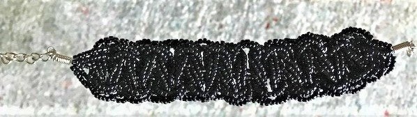 Nieuw: gevlochten kralenarmband zwart 18+4 cm en breed 3 cm, Overige materialen, Zwart, Nieuw, Ophalen of Verzenden