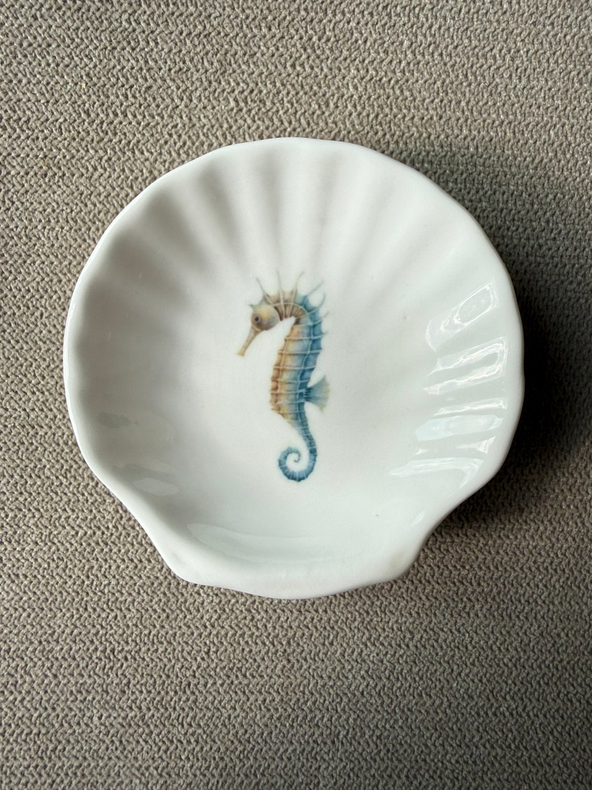 Nieuw Xenos porseleinen schaaltje in schelpvorm zeepaardje, Ophalen of Verzenden, Nieuw, Rond, Porselein of Keramiek