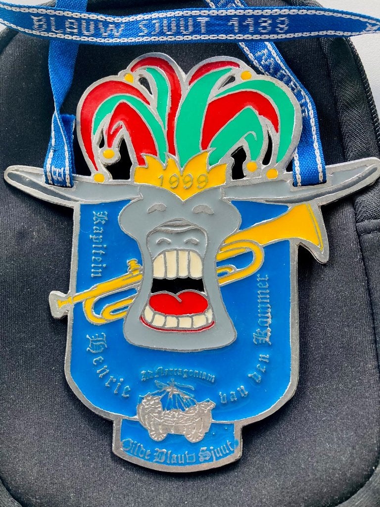 Carnaval ordes Gilde Blauw Sjuut en HVV de Winkbülle Heële, Ophalen of Verzenden, Overige materialen, Nederland