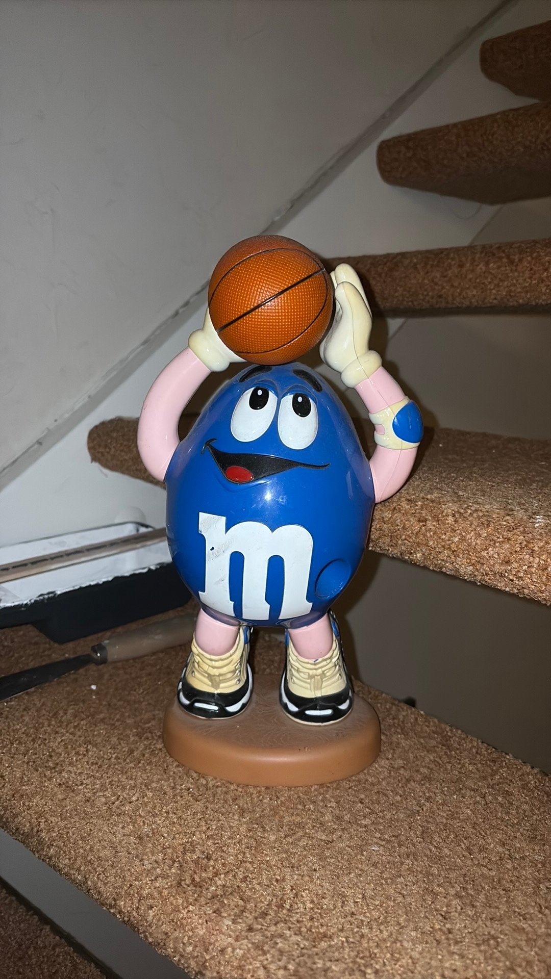 Vintage M&M dispenser met basketbal, Ophalen of Verzenden, Gebruikt