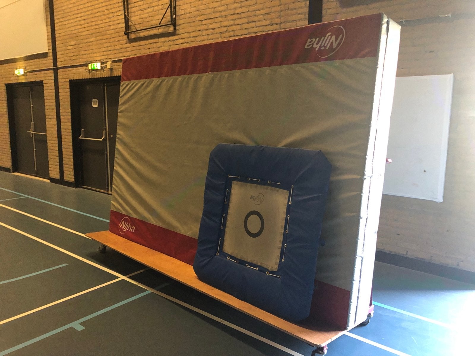 Ninja trampoline + landingsmat voor turnen en gymzaal, Sport en Fitness, Ophalen, Gebruikt, Meerkleurig, Materiaal