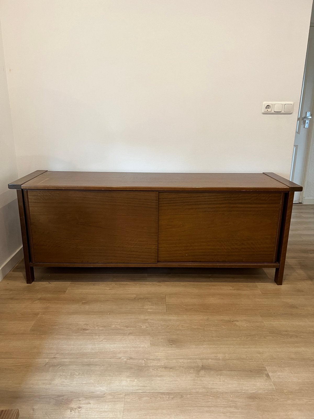 Vintage houten dressoir met schuifdeuren, Ophalen, Gebruikt, 100 tot 150 cm, 25 tot 50 cm
