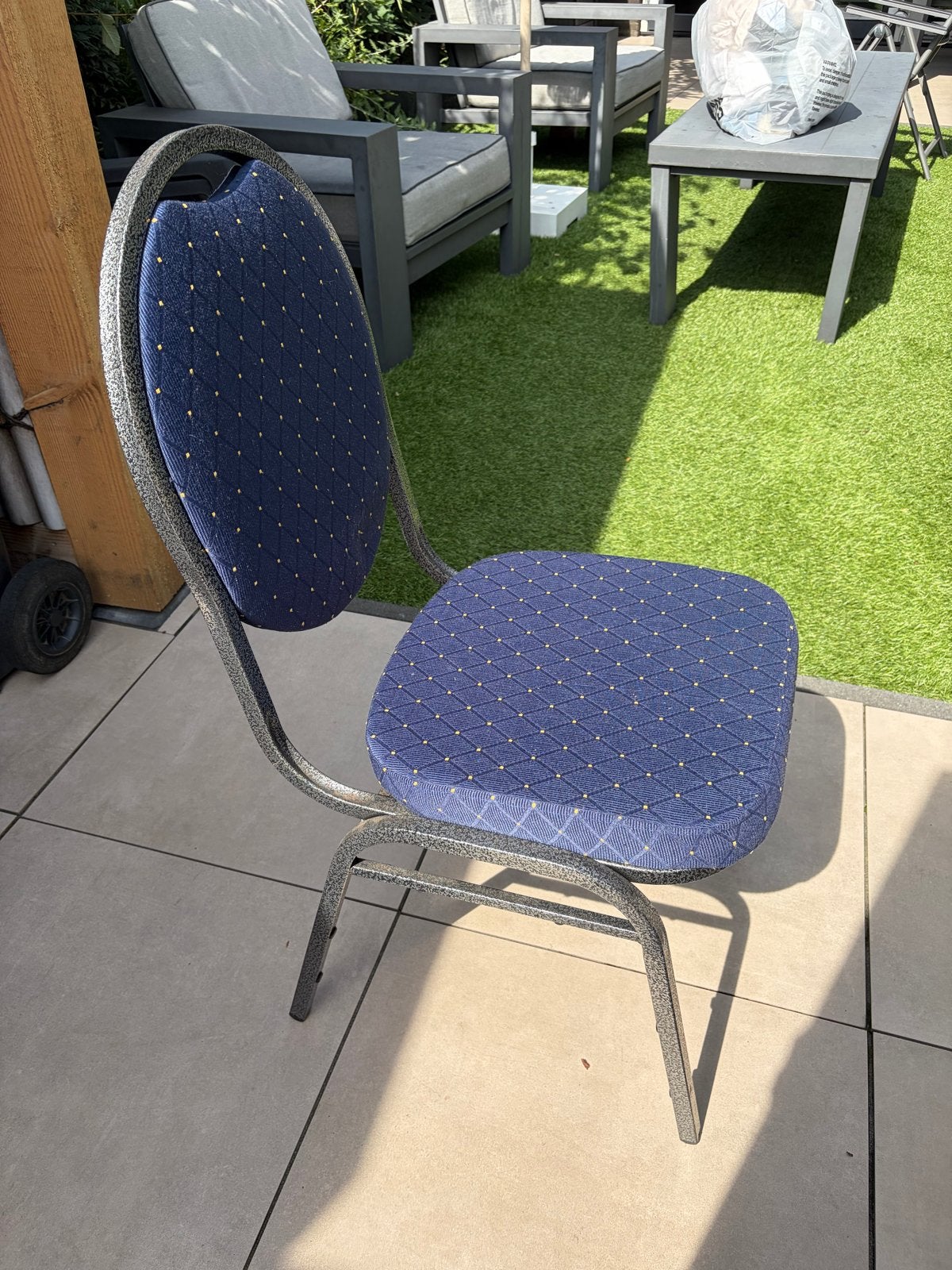 10 Stevige blauwe stoelen met metalen frame, Huis en Inrichting, Stoelen, Ophalen, Gebruikt, Blauw, Metaal