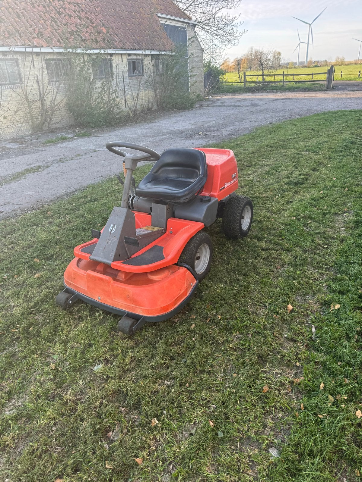 Husqvarna 850 zitmaaier - Krachtig en betrouwbaar, Tuin en Terras, Grasmaaiers, Ophalen, Cirkelmaaier, Gebruikt, Opvangbak
