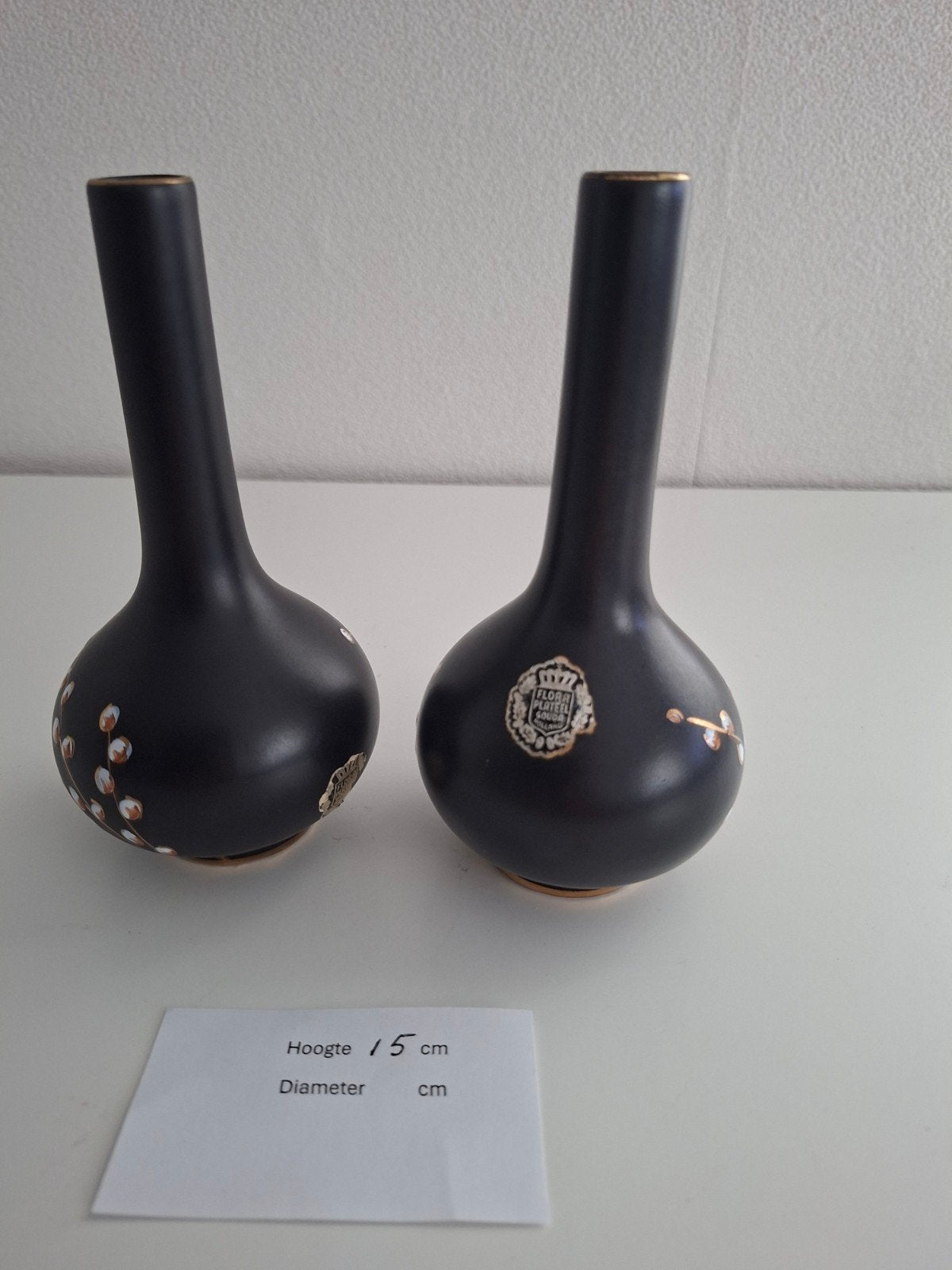 Set van 2 Flora Gouda Holland 'Lente' vazen, handgeschilderd, Antiek en Kunst, Verzenden
