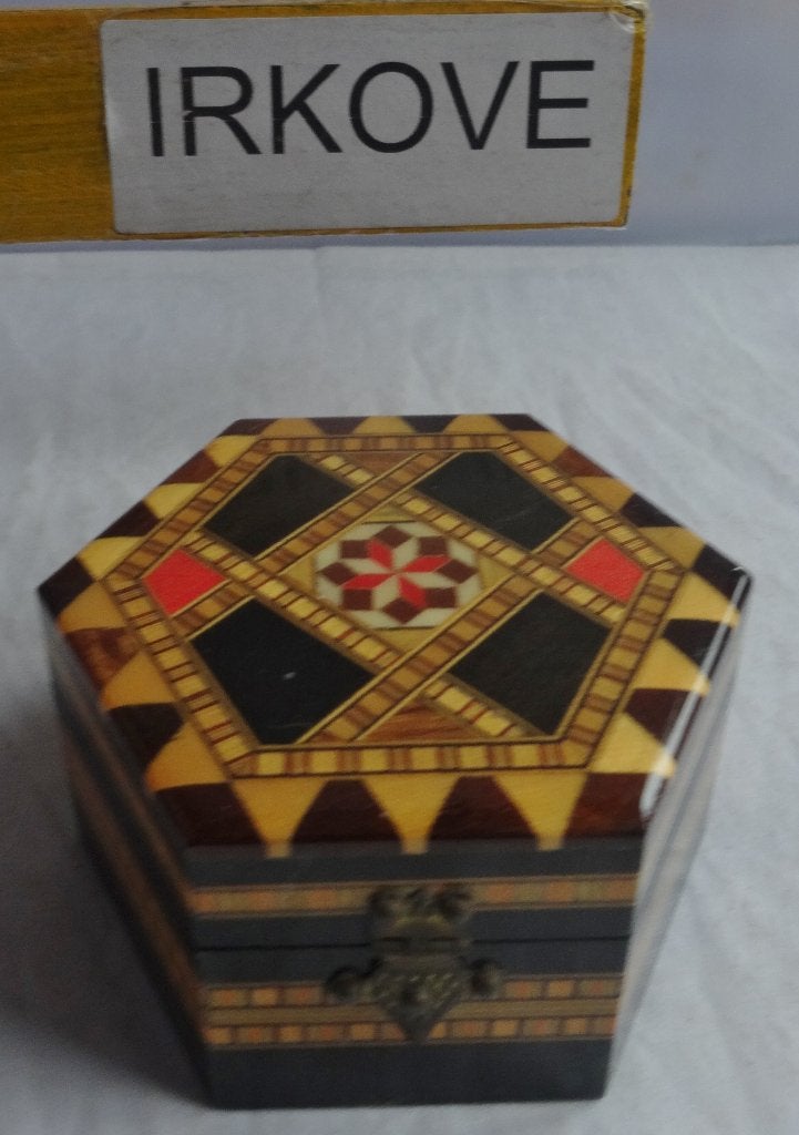 INGELEGD HOUTEN RINGEN DOOSJE * Zeskant *, Antiek en Kunst, Overige onderwerpen, Houtsnijwerk, Minder dan 20 cm, Verzenden