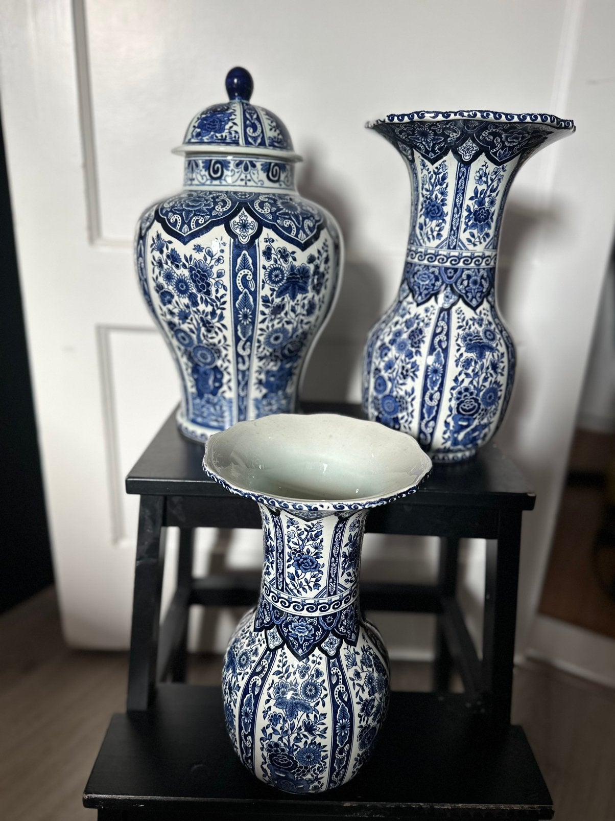 Set van 3 Boch Belgium Delfts Blauw-stijl  vazen en pot, Antiek en Kunst, Ophalen