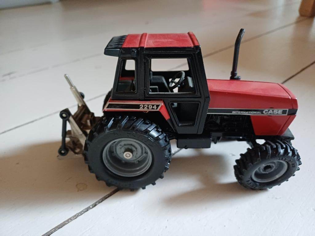 Miniatuur tractor merk international CASE  2294, Ophalen of Verzenden, Tractor of Landbouw, Overige merken