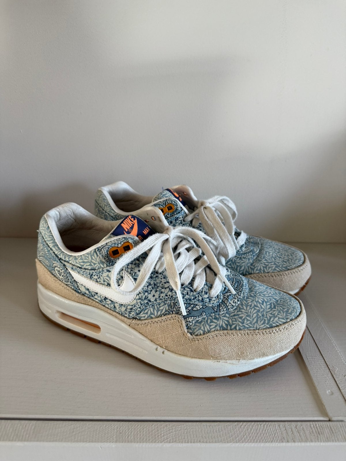 Nike air max 1 x liberty of london, Kleding | Dames, Blauw, Ophalen of Verzenden, Sneakers of Gympen, Zo goed als nieuw