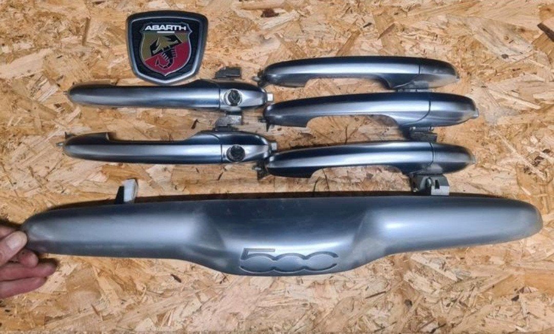 fiat 500 abarth deur klinken set logo achterklep greep, Ophalen of Verzenden, Gebruikt