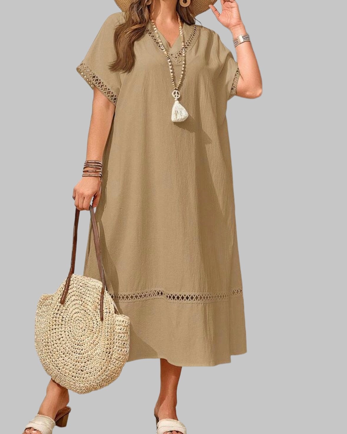 Maxi Jurk met V-hals - Kaki (44-52), Kleding | Dames, Verzenden, Nieuw, Beige, Jurk