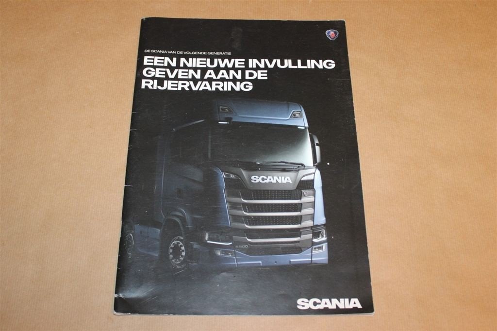 Grote brochure - Scania vrachtwagens - 2016, Ophalen of Verzenden, Zo goed als nieuw, Tractor en Landbouw