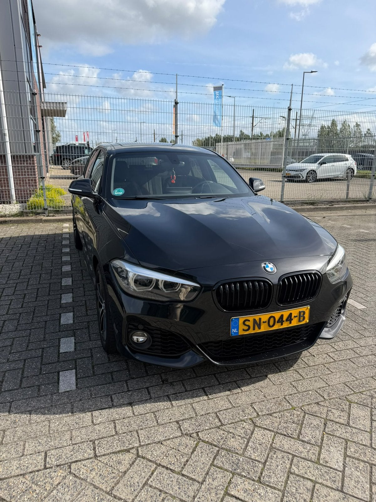 BMW 1-Serie 118i 136pk Aut 2018 Zwart, Auto's, 1295 kg, Zwart, Origineel Nederlands, 650 kg