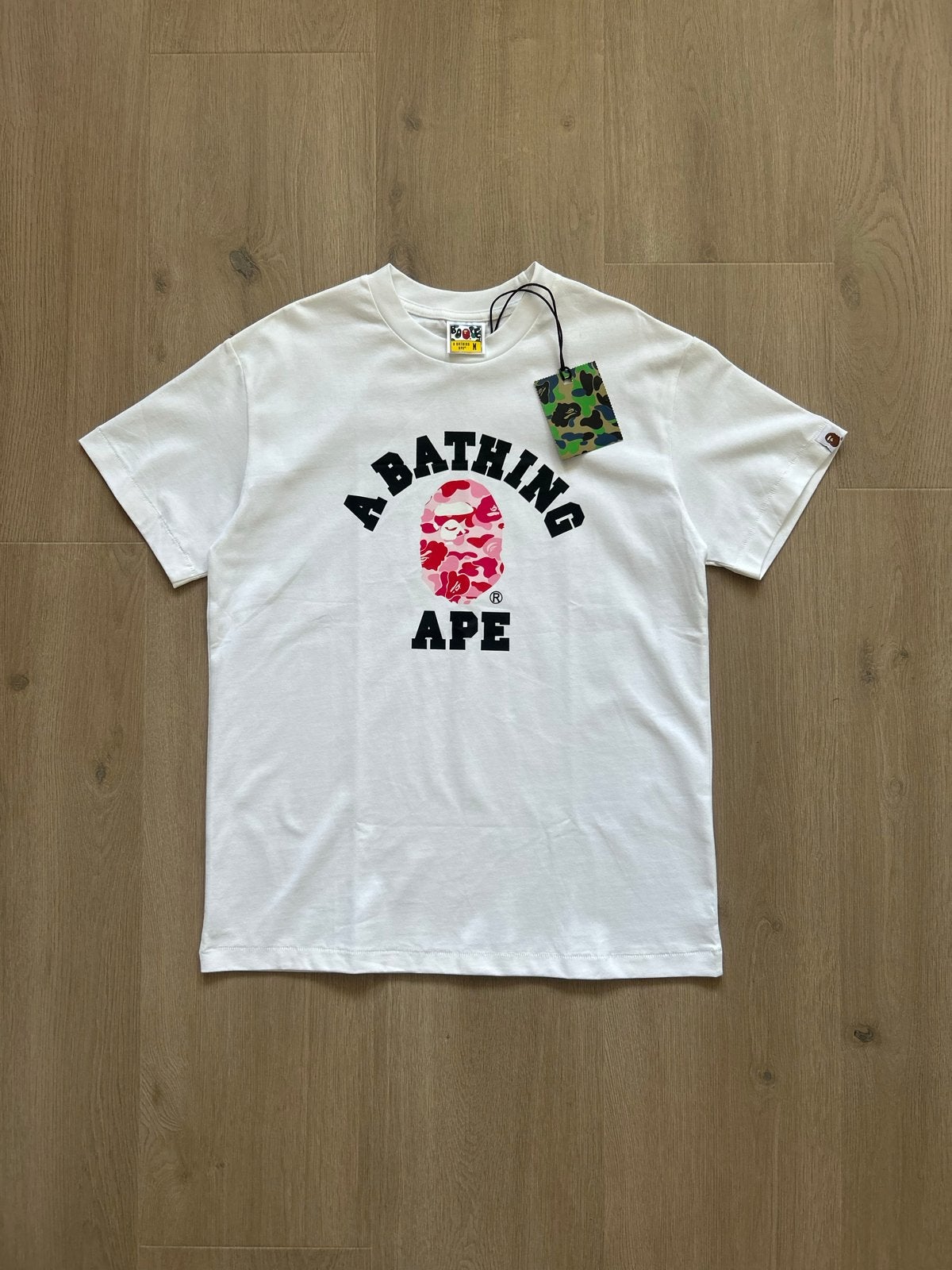 A Bathing Ape T-shirt met roze logo, Kleding | Heren, Verzenden, Nieuw, Maat 48/50 (M), Wit