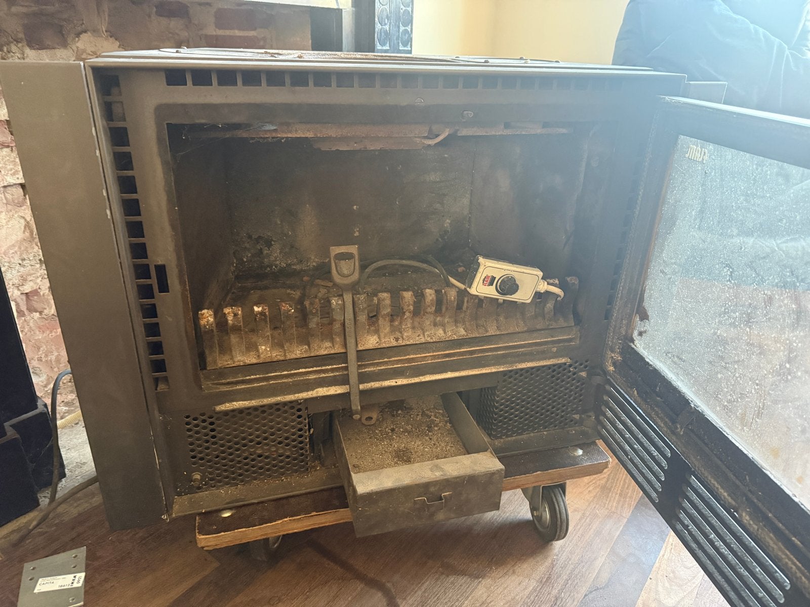 Flam 68 inbouwhaard met ventilatoren + reservekachel, Ophalen, Gebruikt, Inbouwhaard, Houthaard