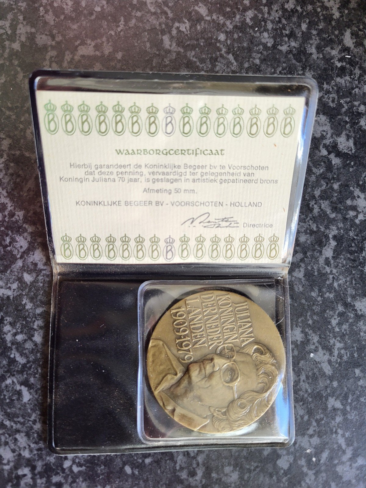 Bronzen gelegenheidsmunt Juliana 1979 en certificaat., Postzegels en Munten, Ophalen of Verzenden, Brons, Nederland