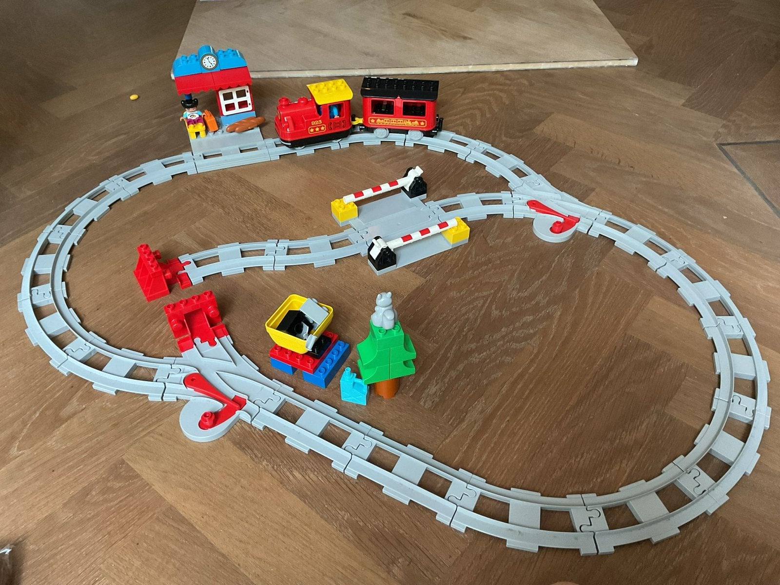 LEGO Duplo Treinset met rails, station en figuren, Verzenden, Zo goed als nieuw, Overige merken