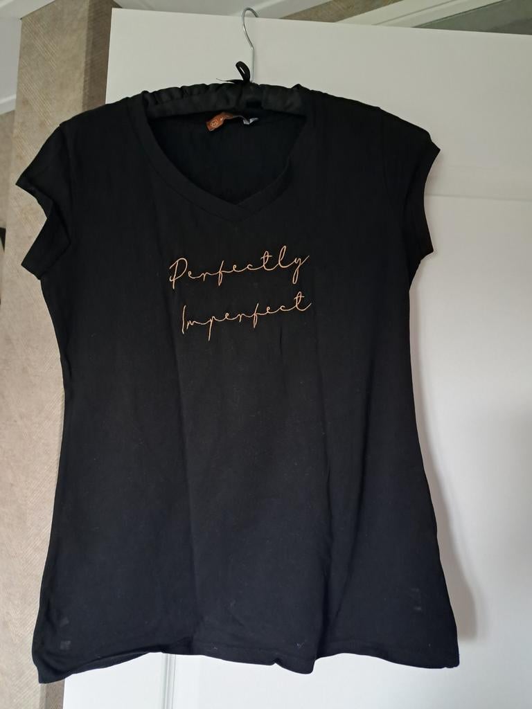 Zwart T-shirt met opdruk 'perfectly imperfect', Maat 38/40 (M), Zwart, Ophalen of Verzenden, Zo goed als nieuw