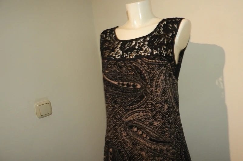 Marccain jurk wol in paisley print bovenkant zwarte kant N5, Kleding | Dames, Maat 42/44 (L), Zo goed als nieuw, Knielengte, Marccain