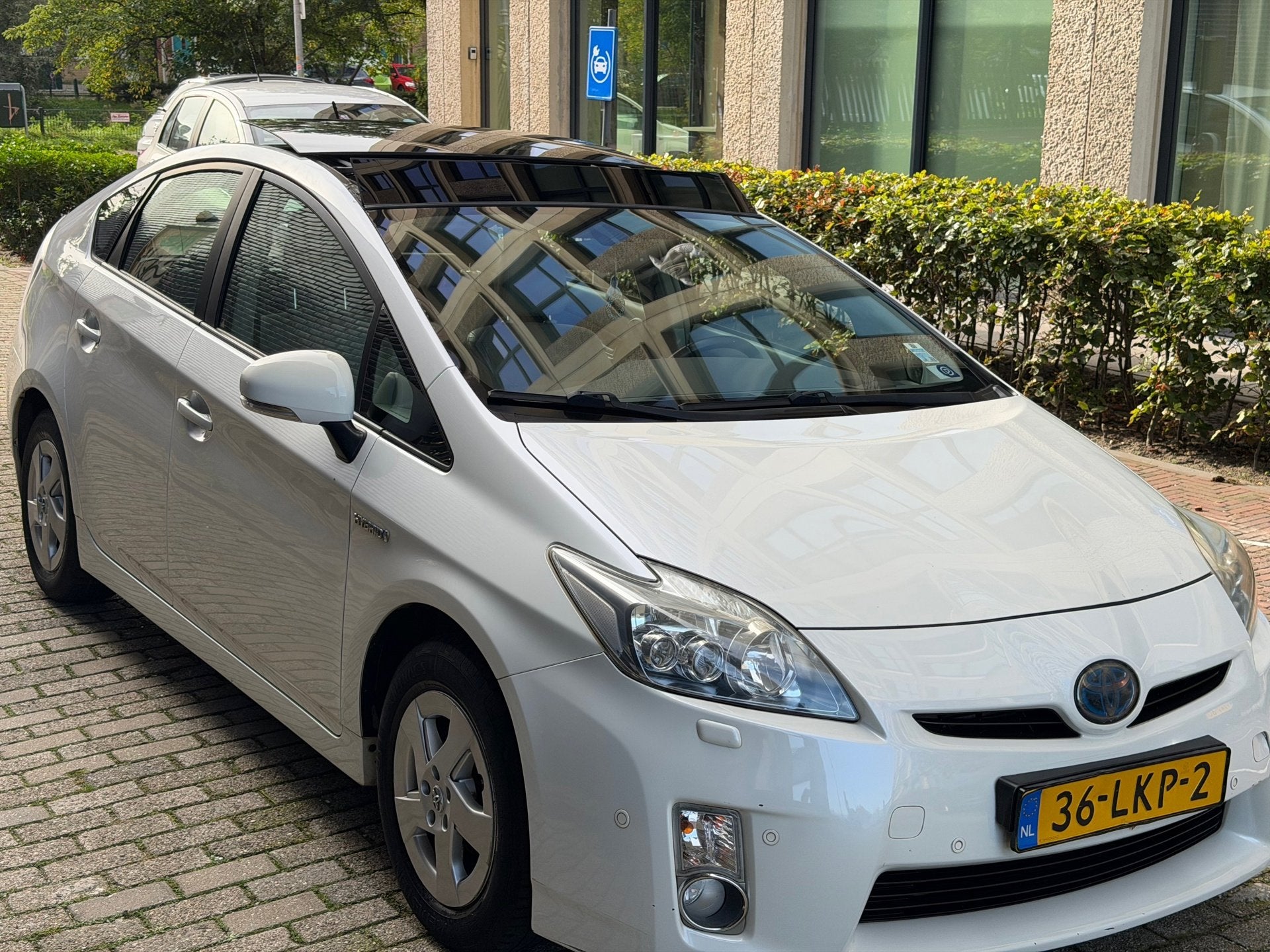 Toyota Prius 1.8 Executive Pano Solar Adaptief Cruise Leer S, Auto's, Gebruikt, Beige, 4 cilinders, Wit