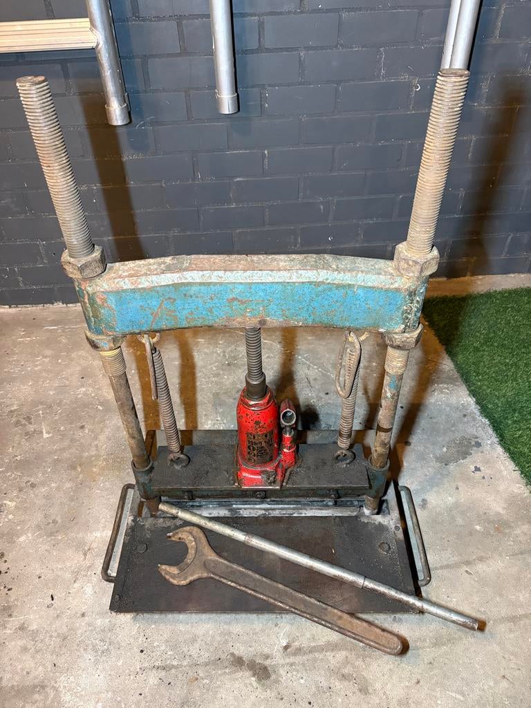 Antieke Reisinger stenenknipper 10 ton incl. steeksleutel, Ophalen, Gebruikt