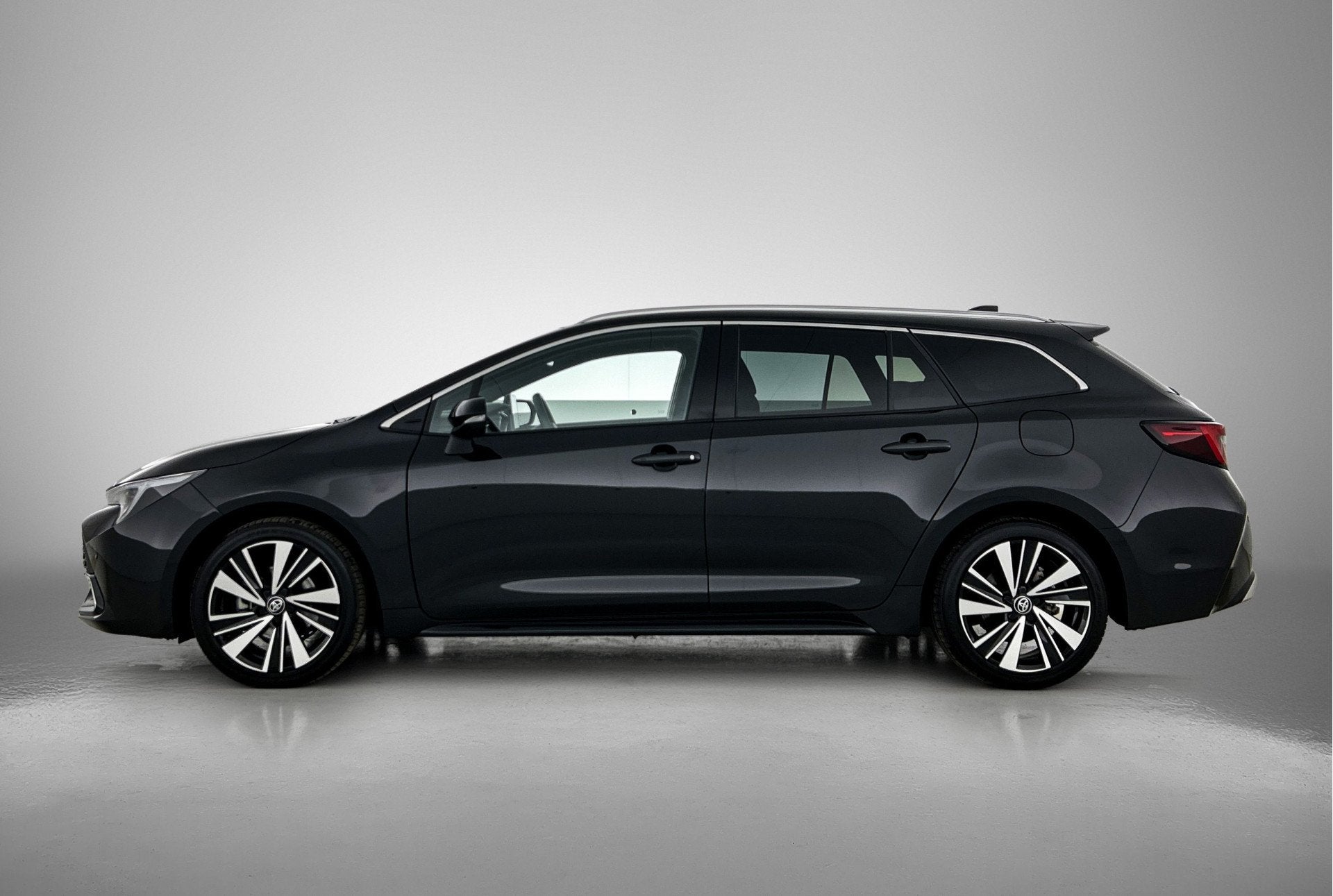 Toyota Corolla Touring Sports Hybrid 140 Dynamic | Half lede, 12 maanden, 450 kg, Gebruikt, 4 cilinders