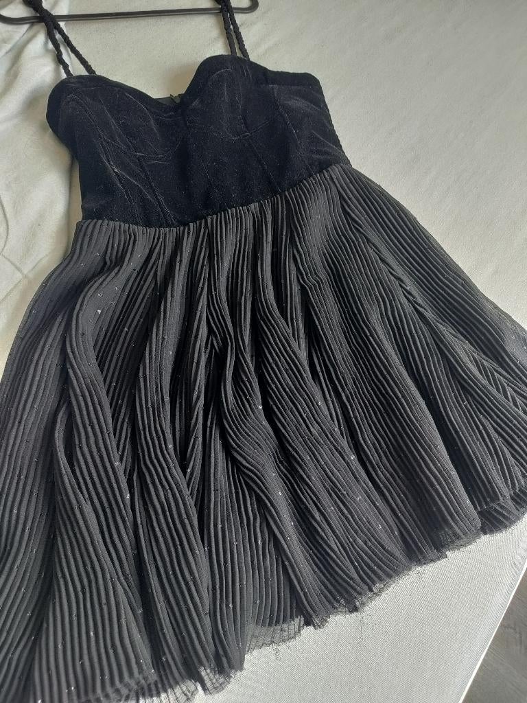 ZARA dress mini strappy black frilled velvet bodice., Ophalen of Verzenden, Zo goed als nieuw, Zwart, Boven de knie