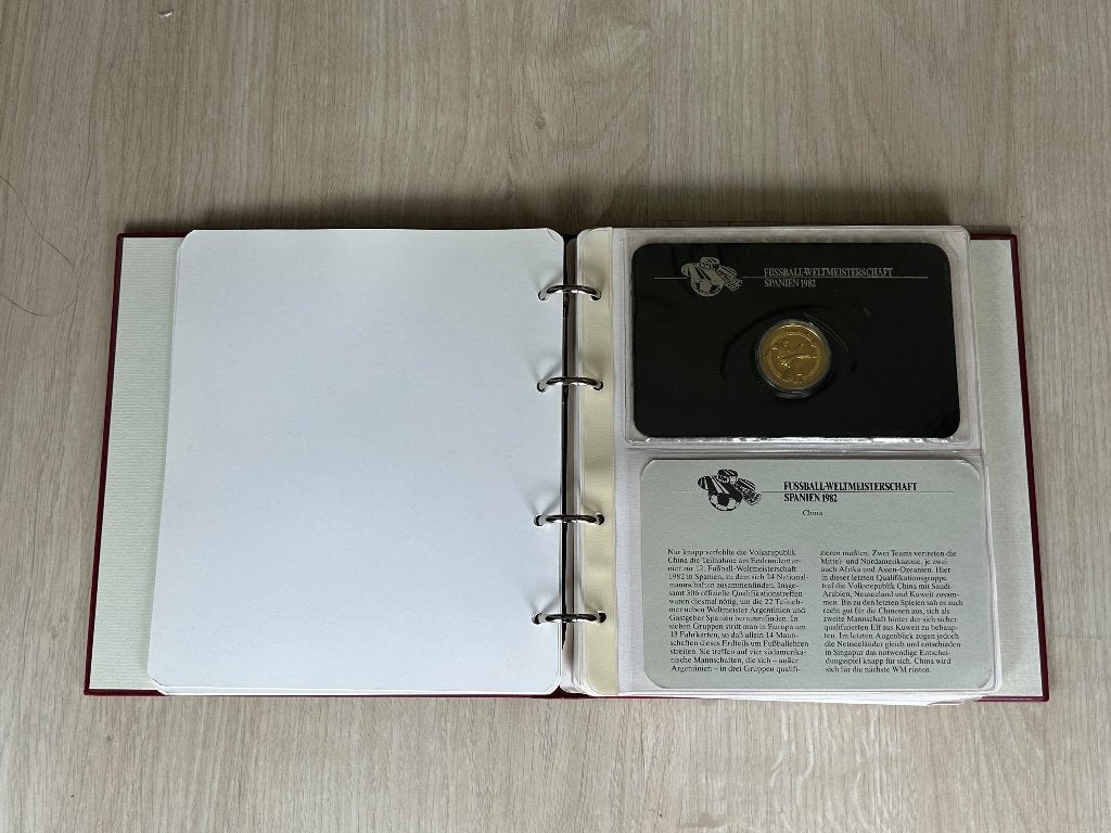 Wk 1982 munten set met 1 zilveren munt, Ophalen of Verzenden, Overige landen