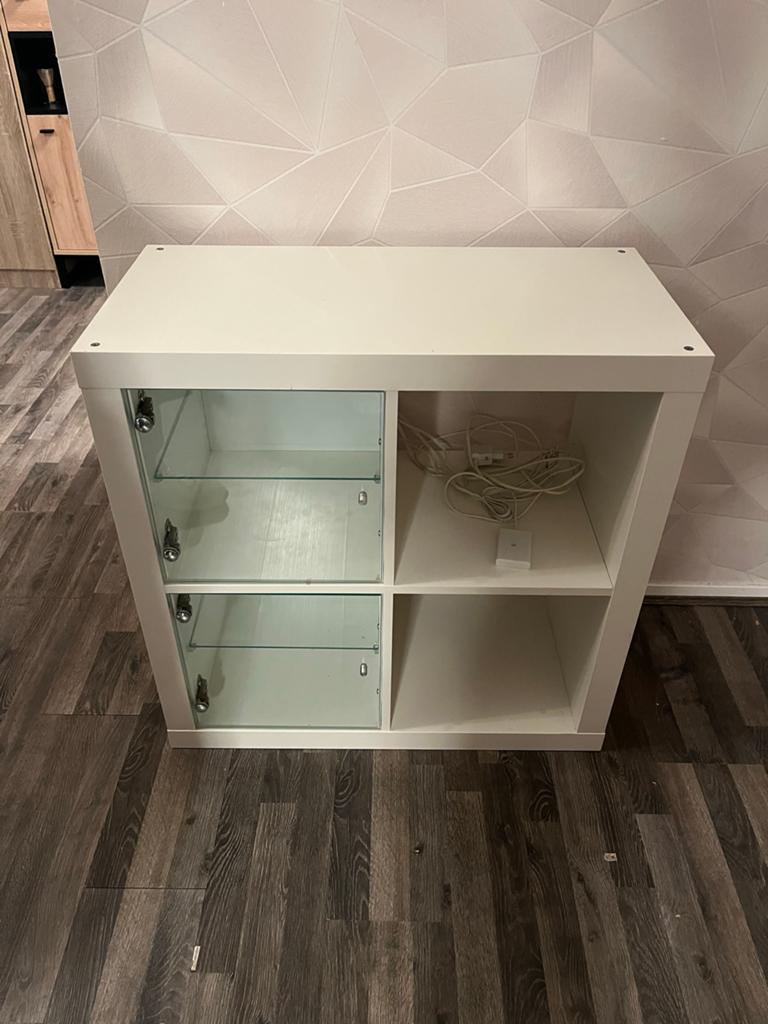 IKEA Kallax Kast met Glazen Deurtjes en LED Verlichting, Huis en Inrichting, Kasten | Overige, Ophalen, Gebruikt