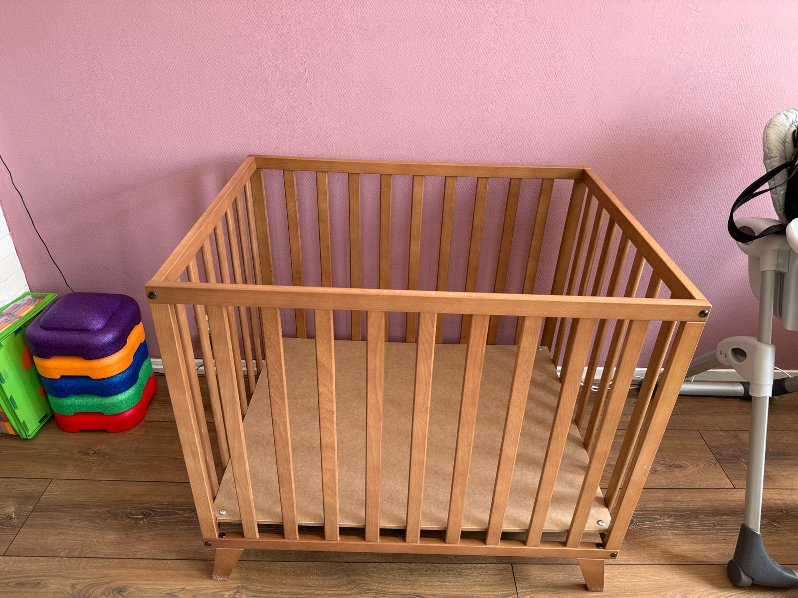 Houten box met matras, Ophalen, Gebruikt, Vierkant, Boxkleed