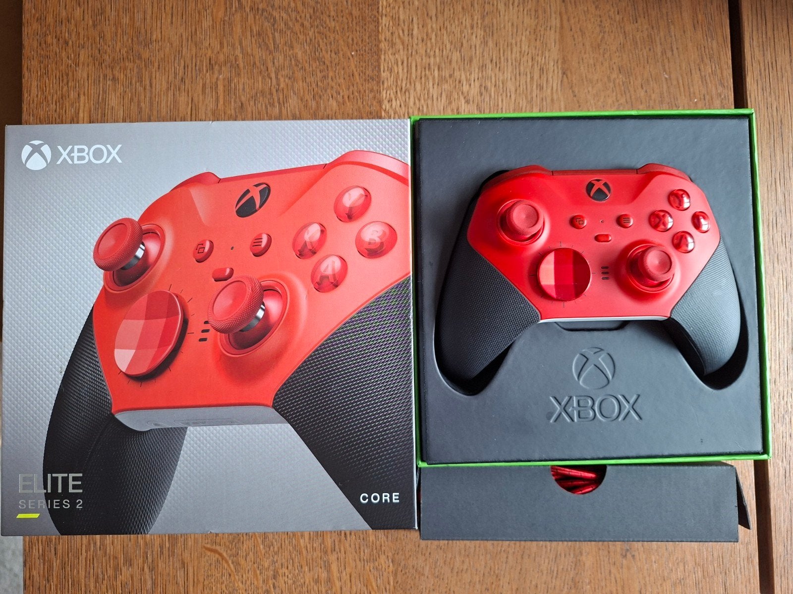 xbox elite series 2 core controller in de doos, Spelcomputers en Games, Spelcomputers | Xbox | Accessoires, Ophalen of Verzenden