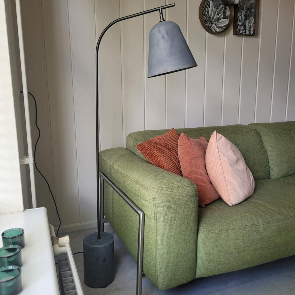 Nor11 Line One Vloerlamp - Stijlvolle Booglamp, Huis en Inrichting, Ophalen, Gebruikt, Modern, Scandinavisch, Overige materialen