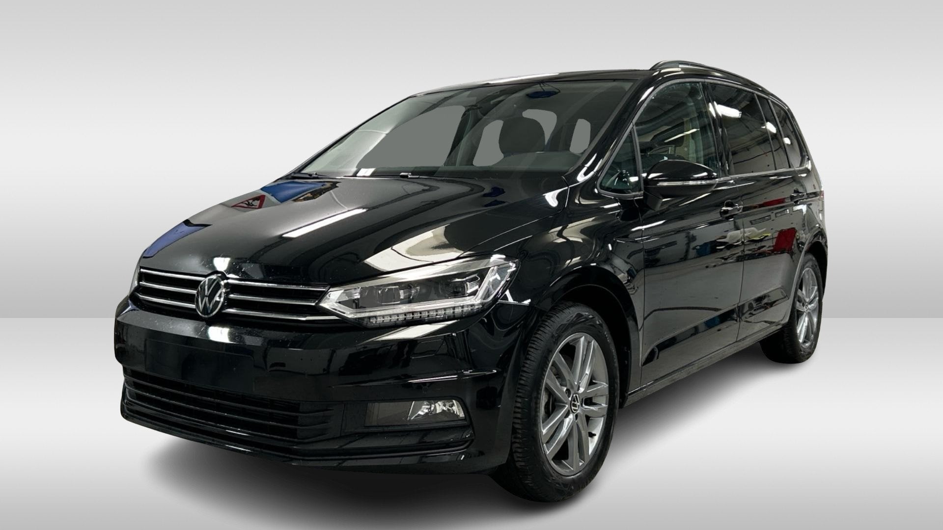 Volkswagen Touran 1.5 TSI Comfortline Business 7p (bj 2026), 12 maanden, 15 km/l, 4 cilinders, 7 stoelen