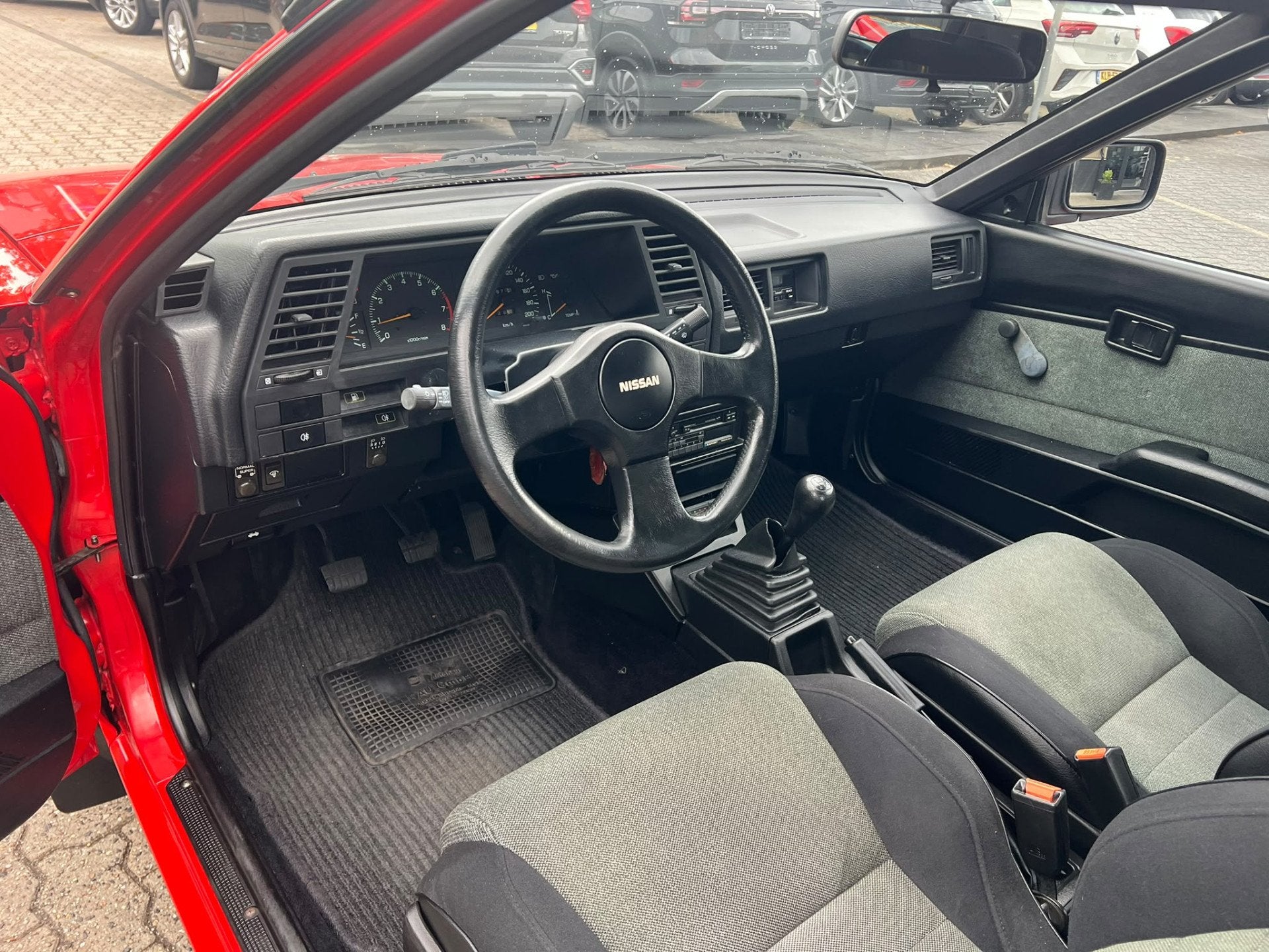 Nissan Sunny 1.6 SLX nieuwstaat, (bj 1990), Auto's, Oldtimers, Voorwielaandrijving, Stof, Bedrijf, Handgeschakeld