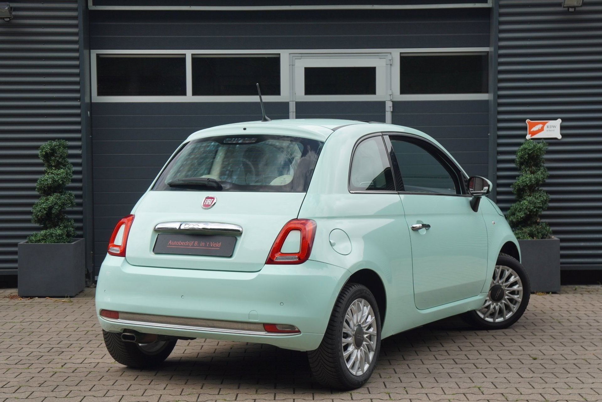 Fiat 500 1.2 Lounge PANO CLIMA PDC BLUETOOTH LED, Auto's, Voorwielaandrijving, Gebruikt, 4 cilinders, 840 kg