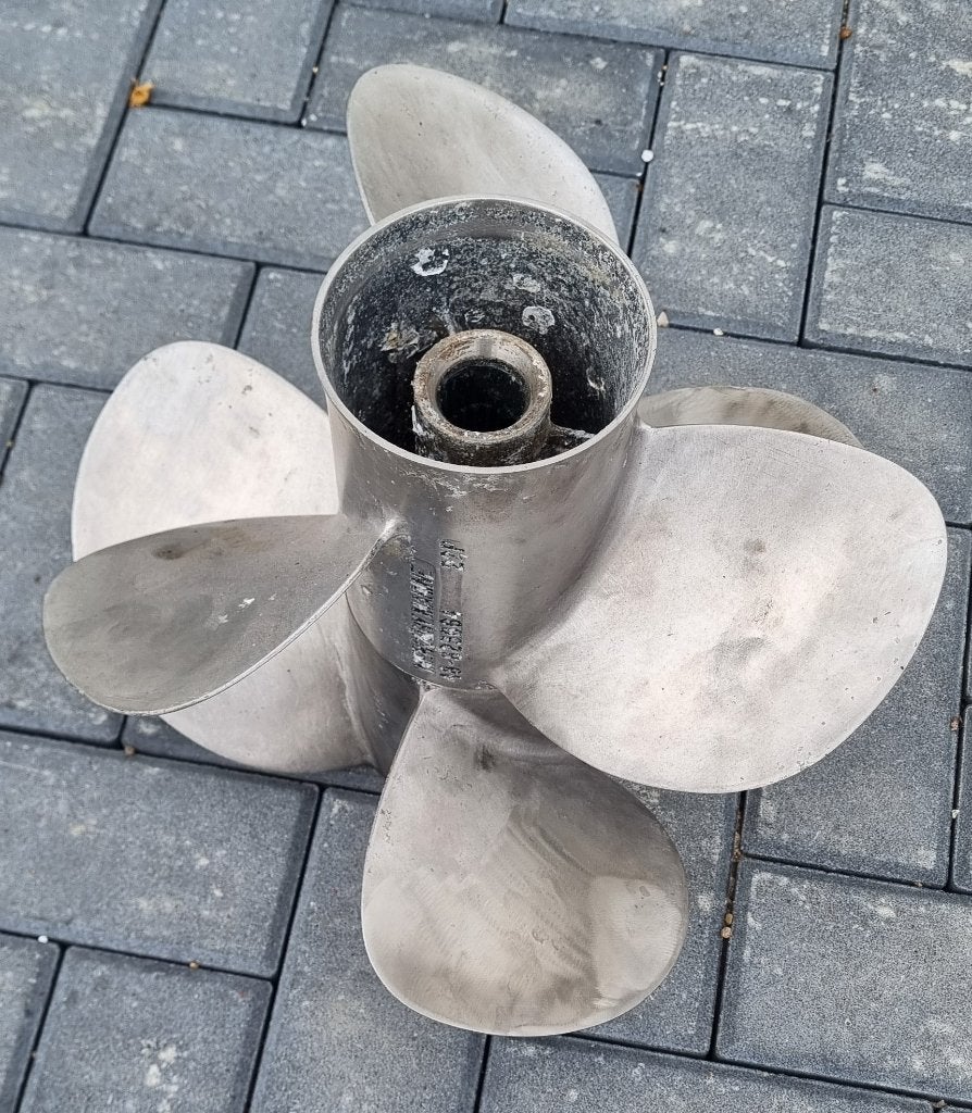 Gebruikte SET Bravo 3 propeller 22P, Watersport en Boten, Ophalen of Verzenden, Gebruikt, Motor en Techniek, Motorboot