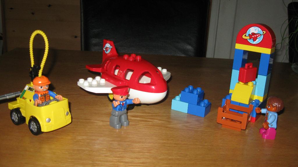 Duplo Lego 10590 met beschrijving. Vliegveld, Gebruikt, Overige thema's, Overige typen, Ophalen of Verzenden