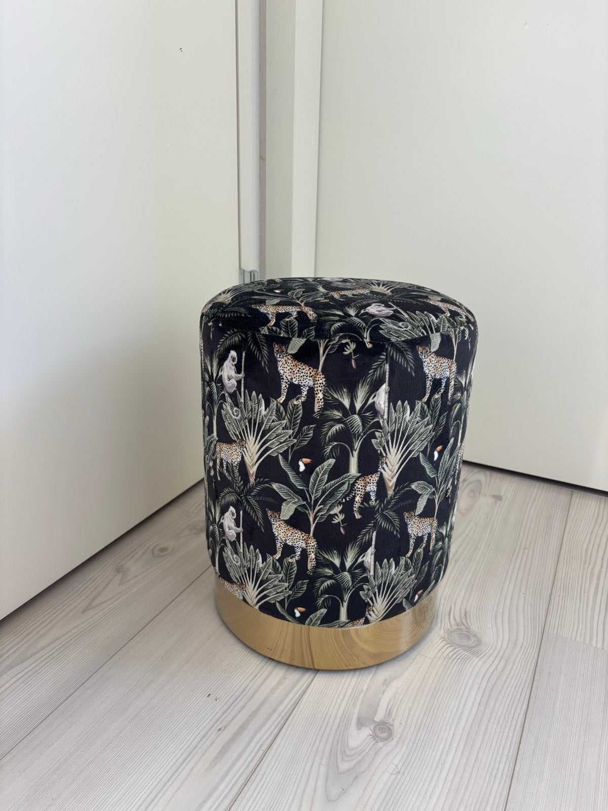 Poef met jungleprint en gouden onderkant, Ophalen, Minder dan 50 cm, Rond, Zo goed als nieuw