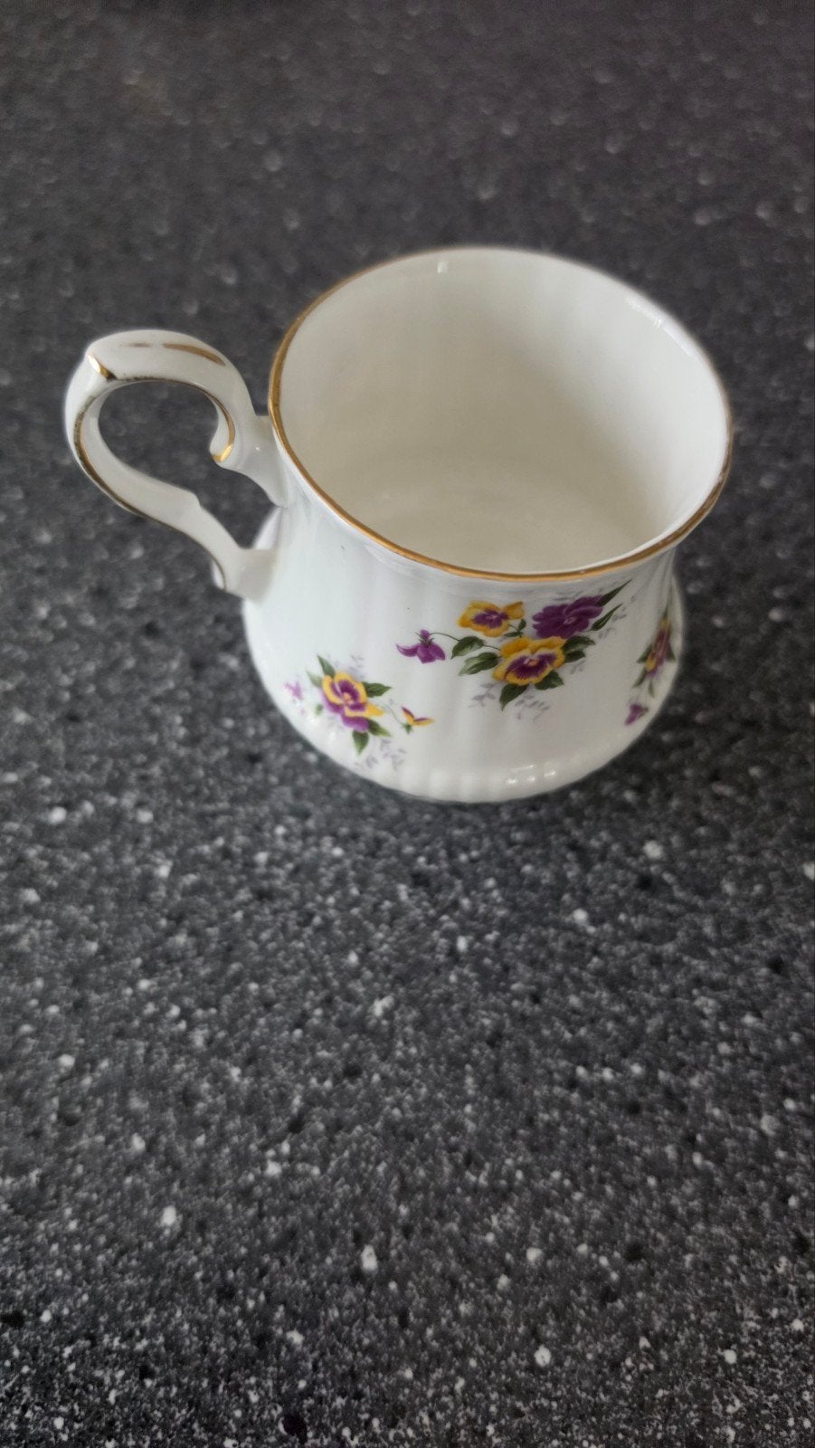 Royal Windsor Fine Bone China Kopje - Viooltjes, Ophalen of Verzenden