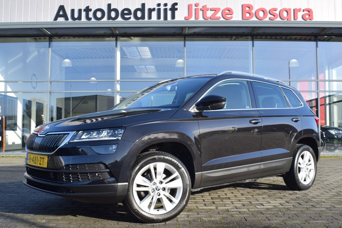 Skoda Karoq 1.5 TSi Business Edition LED | Sportstoelen | Ca, Auto's, Voorwielaandrijving, Stof, 4 cilinders, Zwart