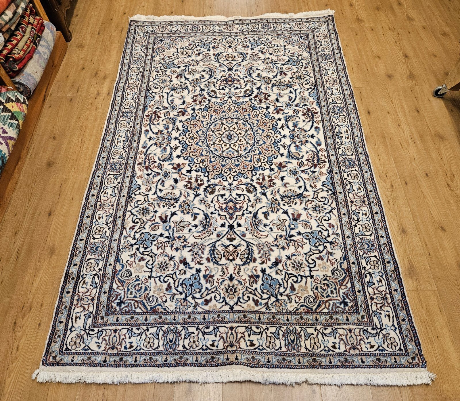 Vintage handgeknoopt perzisch tapijt nain 265x158, Info@SlatsAntiek.nl, Tweedehands, Blauw, Perzisch