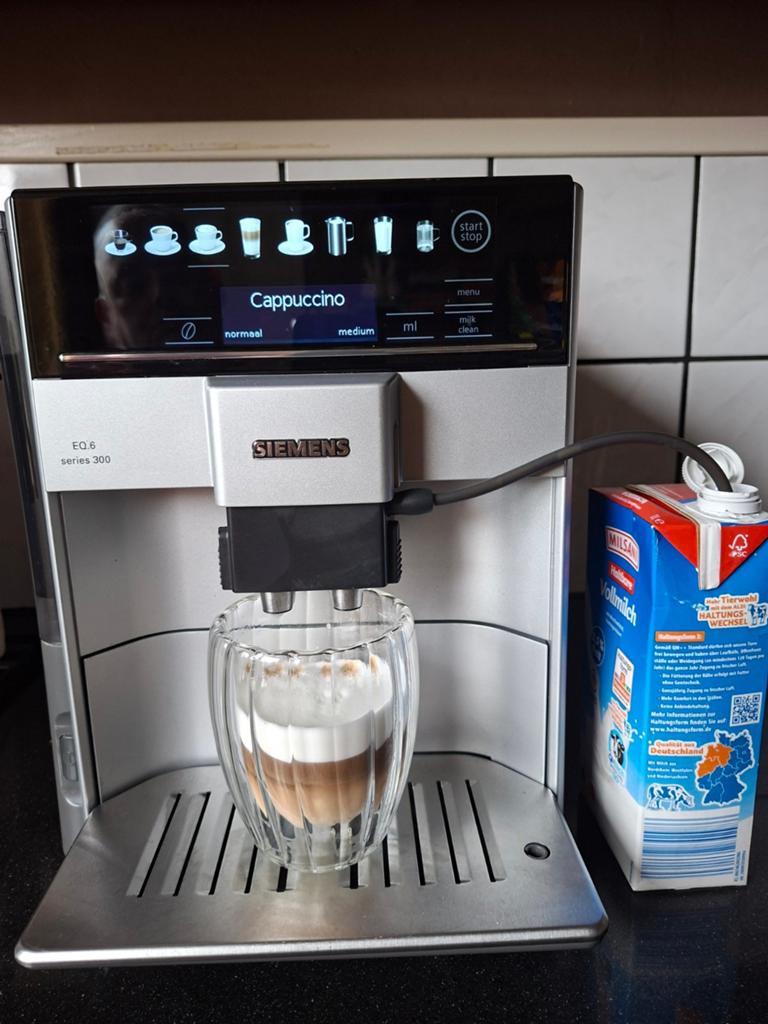 Siemens EQ.6 series 300 volautomatische koffiemachine, Koffiemachine, Zo goed als nieuw, 4 tot 10 kopjes, Afneembaar waterreservoir