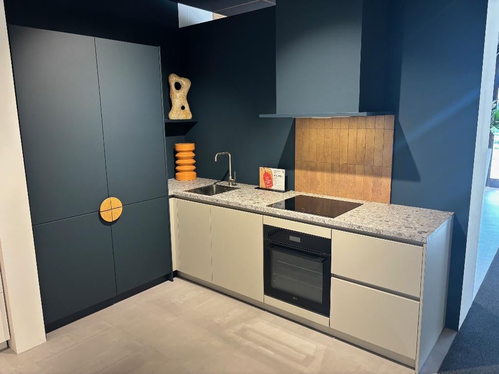 showroomkeuken Mira van 8790 nu 3999,-, Ophalen, Blauw, Hoekkeuken, Nieuw