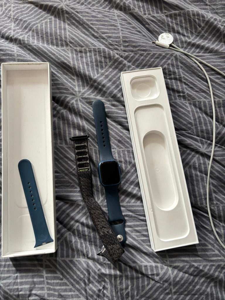 Apple Watch 7 41mm blauw met Nike sportband, Sieraden, Tassen en Uiterlijk, Smartwatches, Ophalen of Verzenden, Gebruikt, Blauw