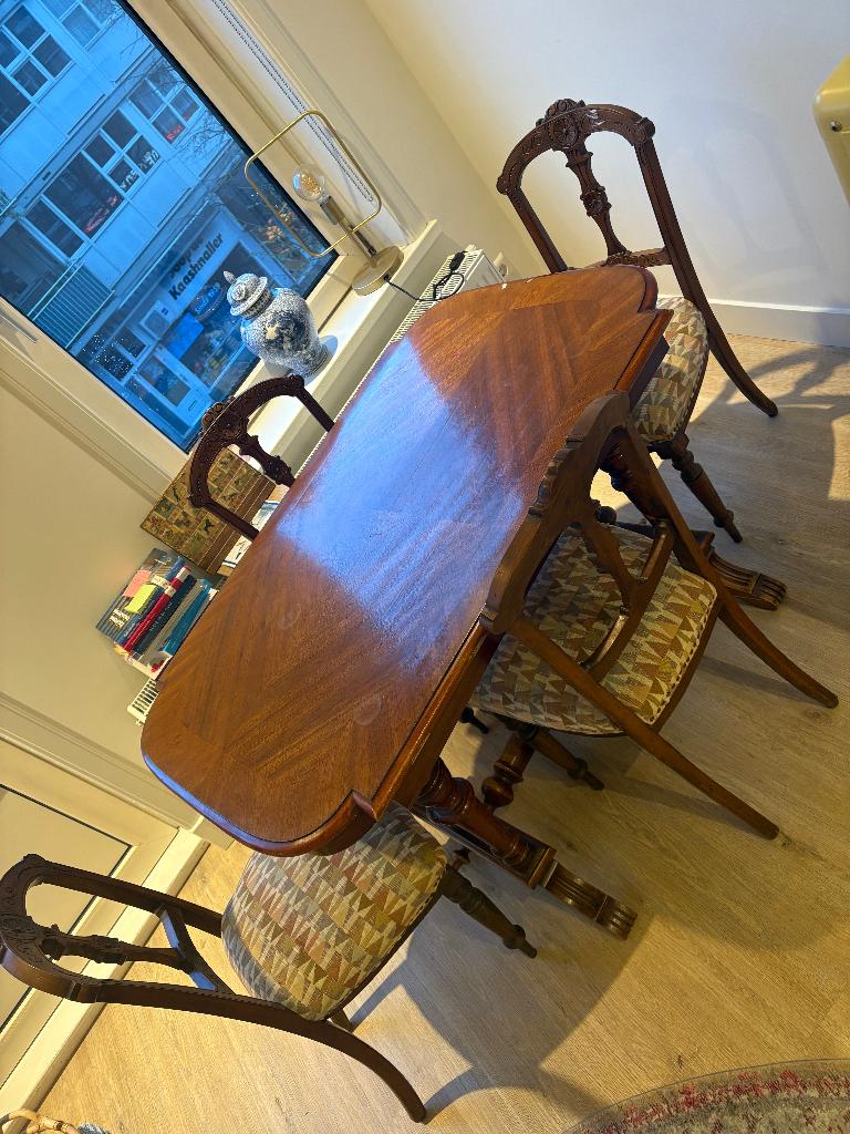 Antieke tafel met 4 stoelen, Ophalen