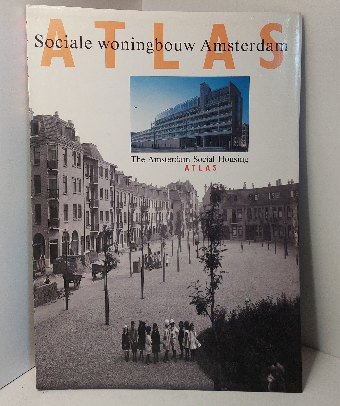 Amsterdam atlas sociale woningbouw 1992, Ophalen of Verzenden, Zo goed als nieuw
