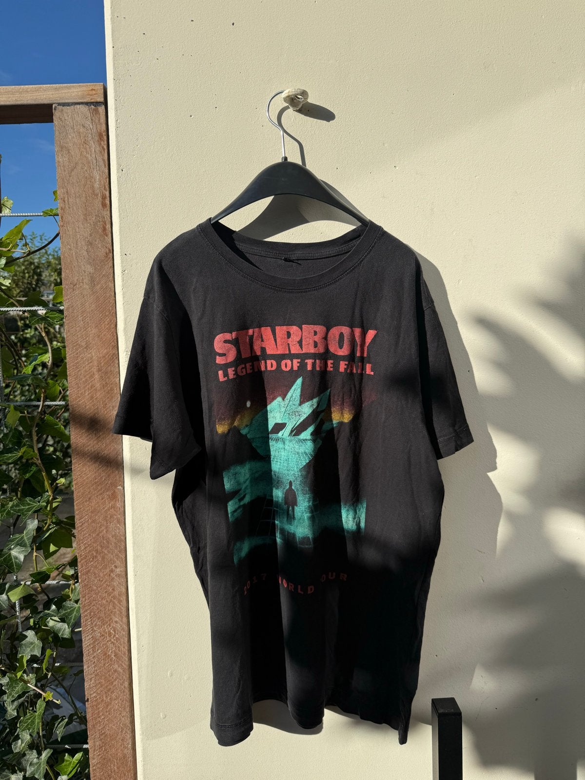 The Weeknd Starboy Legend of the Fall 2017 World Tour T-shir, Ophalen of Verzenden, Gedragen, Maat 48/50 (M), Zwart
