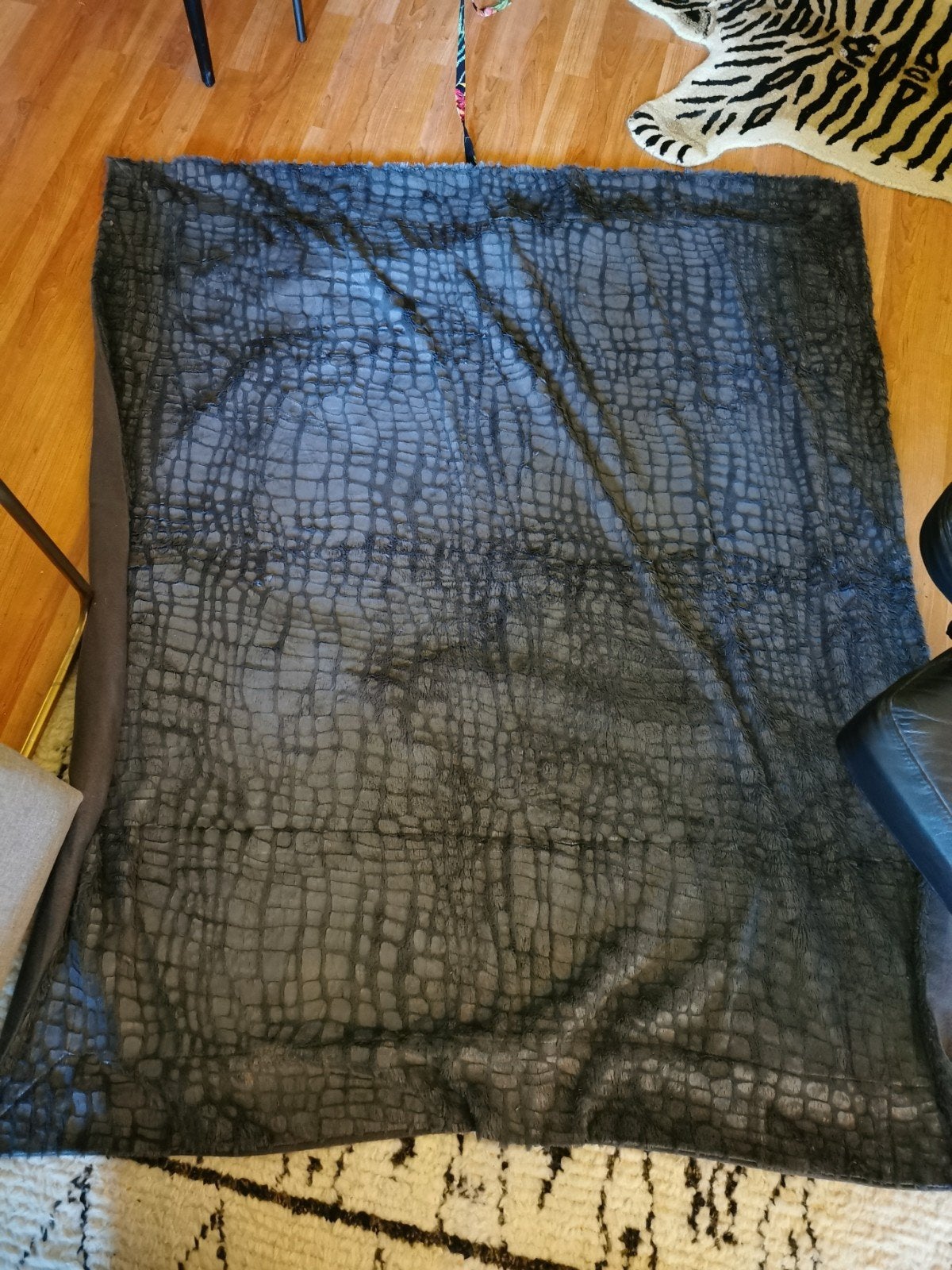 Antraciet grijze croco print kleedje, 120 cm, Zo goed als nieuw, Grijs, Polyester