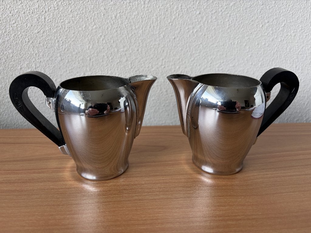 2 vintage Alessi roestvrijstalen melkkannen-bolle bovenkant, Antiek en Kunst, Kunst | Designobjecten, Ophalen of Verzenden, Set