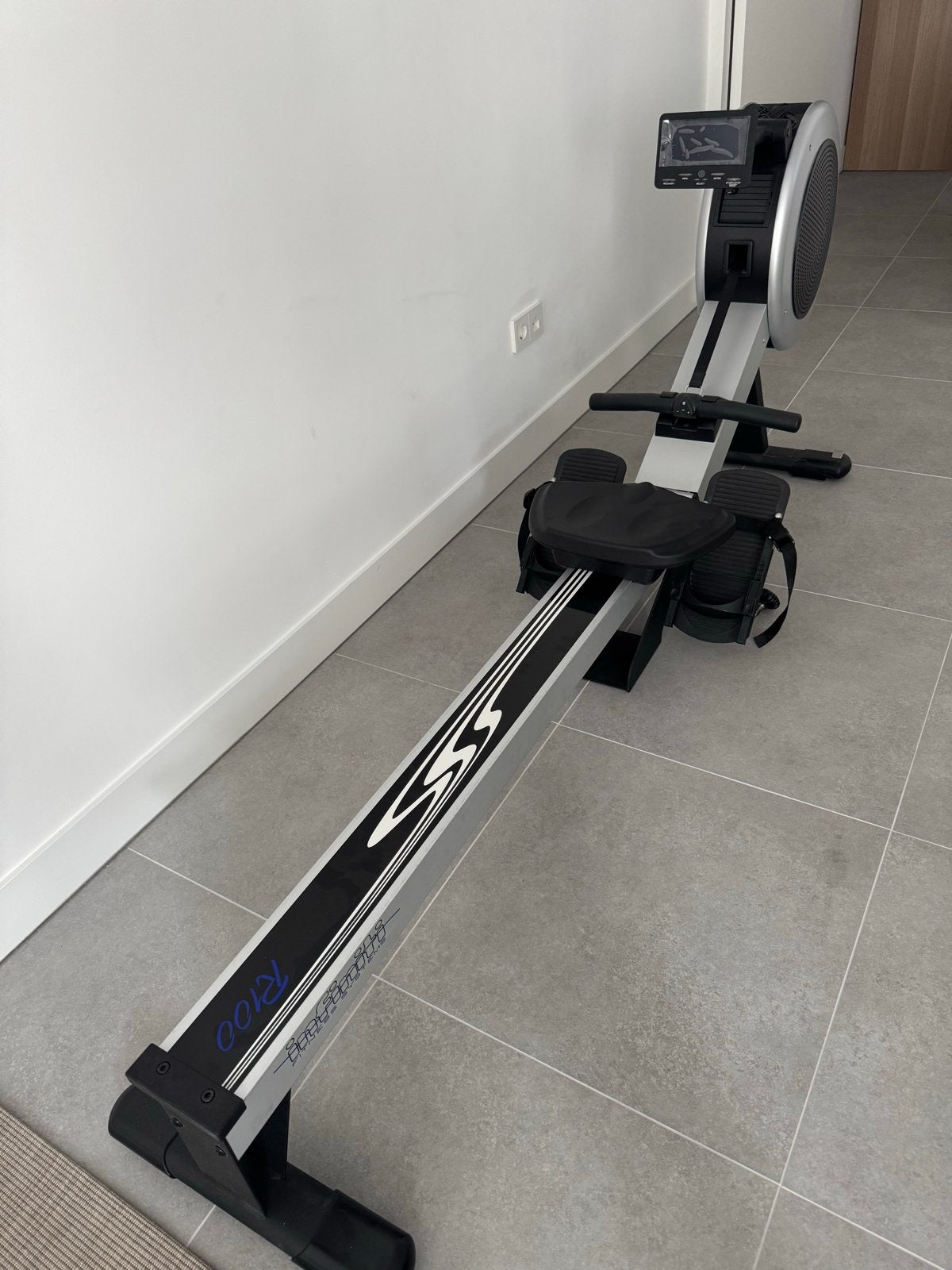 Roeiapparaat R100 - Zo goed als nieuw, Sport en Fitness, Fitnessapparatuur, Ophalen, Armen, Zo goed als nieuw, Metaal